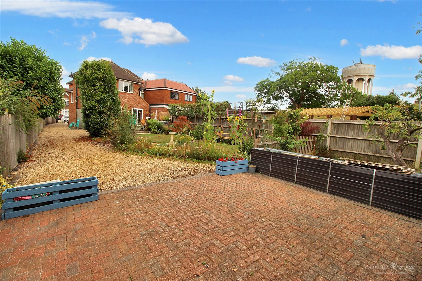Glenwood Drive, Tilehurst, Reading